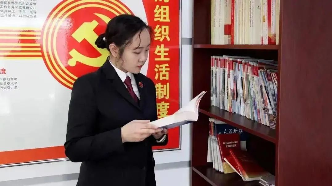 李秋.jpg